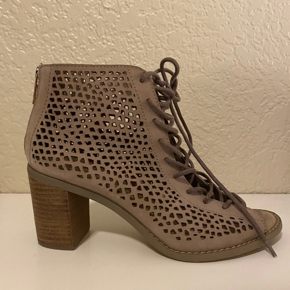 Vince Camuto 6 Women’s Bootie Heels - Picture 1 of 5